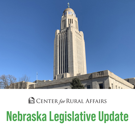 Edifici del capitoli de l'estat de Nebraska sota un cel blau